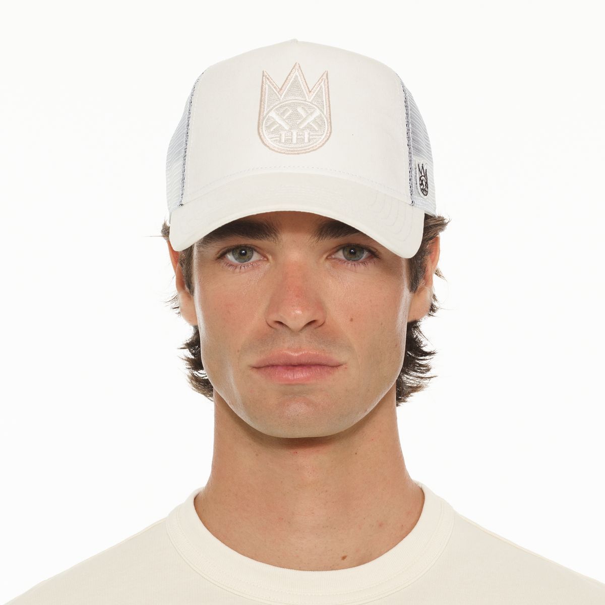 CLEAN LOGO MESH BACK TRUCKER HAT (625AC-CH43A)WINTER WHITE