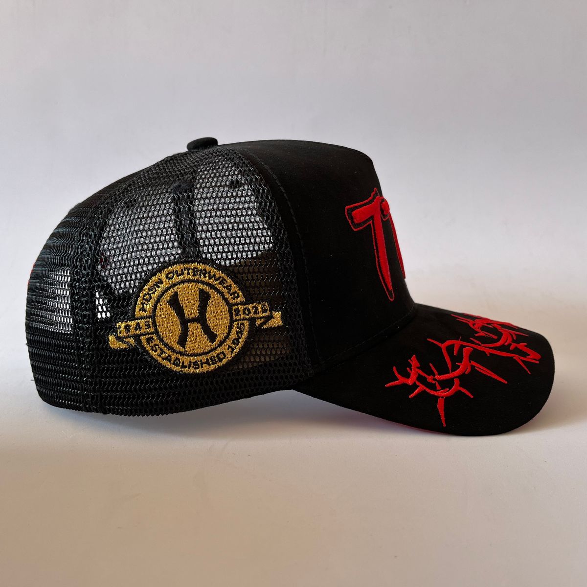 HUDSON 777 SUEDE TRUCKER HAT (CD0284)-BLACK RED