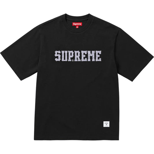 SUPREME TWILL APPLIQUE S/S TOP- BLACK