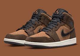 Air Jordan 1 Mid SE Dark Chocolate