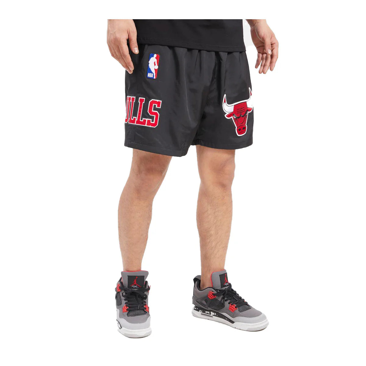 PRO STANDARD CHICAGO BULLS CLASSIC WOVEN SHORT (BCB357050)-BLK