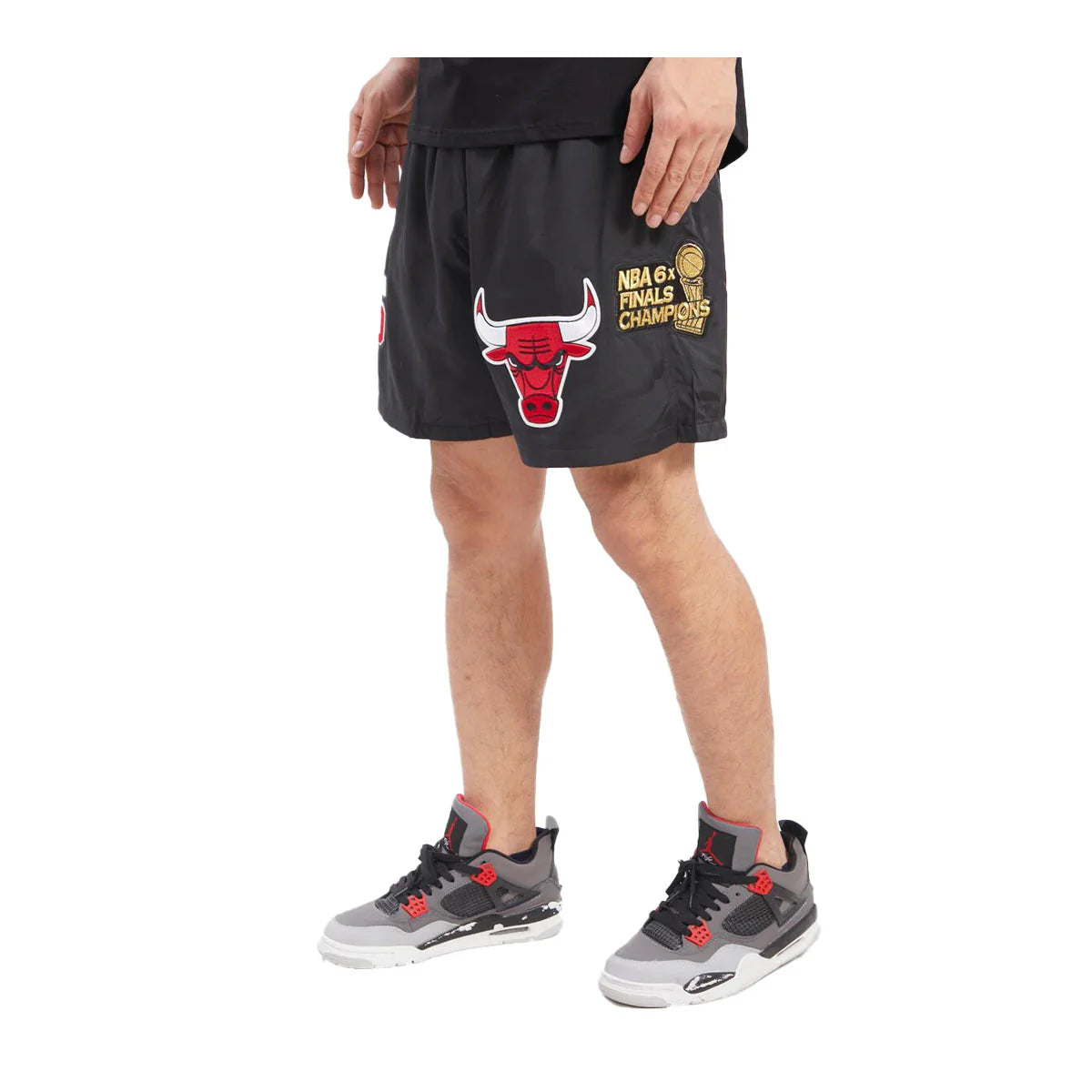 PRO STANDARD CHICAGO BULLS CLASSIC WOVEN SHORT (BCB357050)-BLK