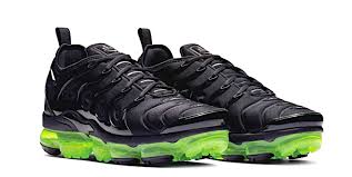 Nike Air VaporMax Plus Black Volt Sole 924453-015